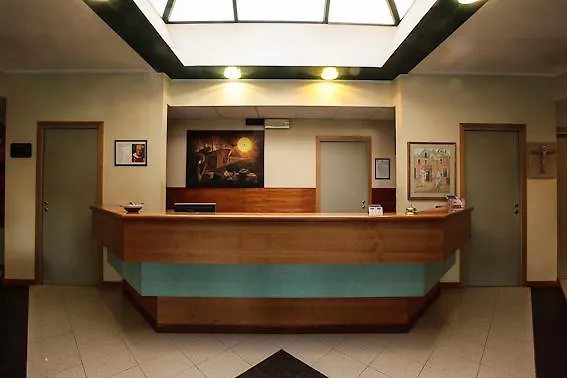Kaire Hotel Roma 3*,